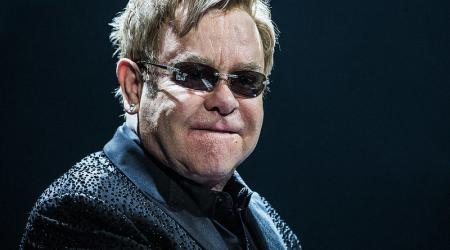 Sir Elton John koronavírus elleni küzdelemre adományoz